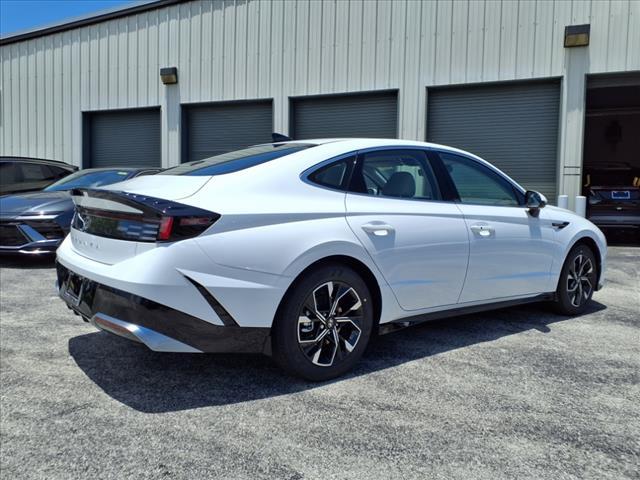 new 2025 Hyundai Sonata car, priced at $29,192