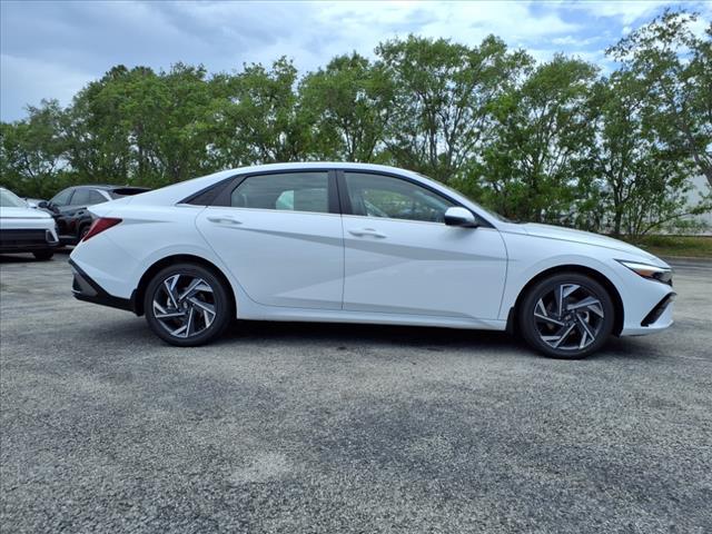 new 2025 Hyundai Elantra car, priced at $31,334