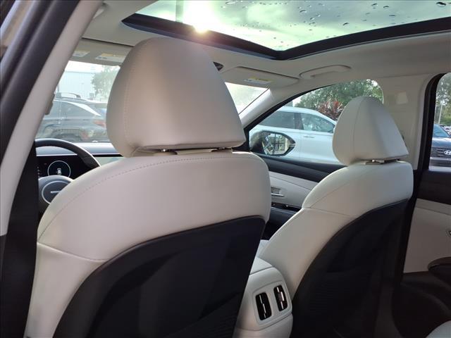 new 2025 Hyundai TUCSON Hybrid car