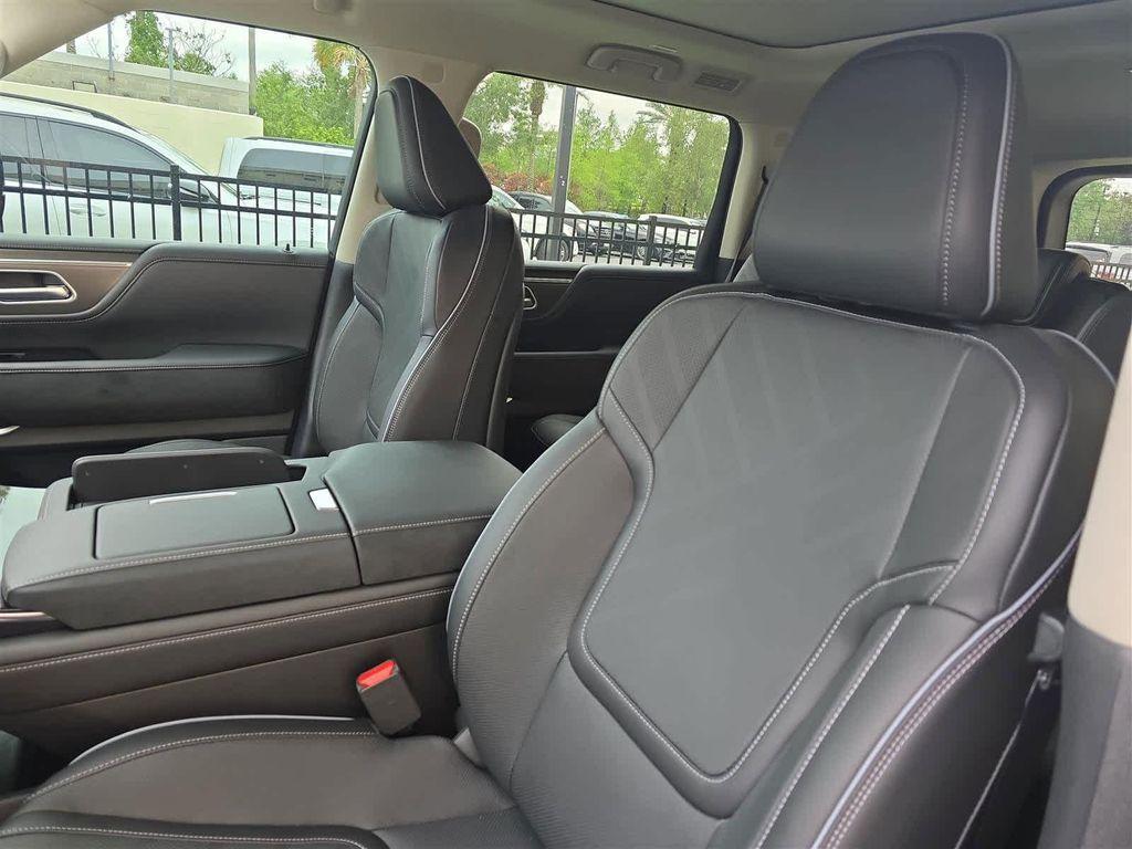 new 2025 INFINITI QX80 car, priced at $72,100
