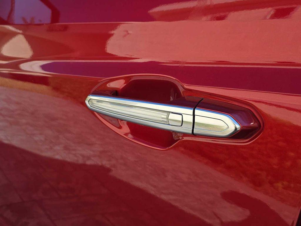 used 2021 Cadillac XT5 car, priced at $26,900