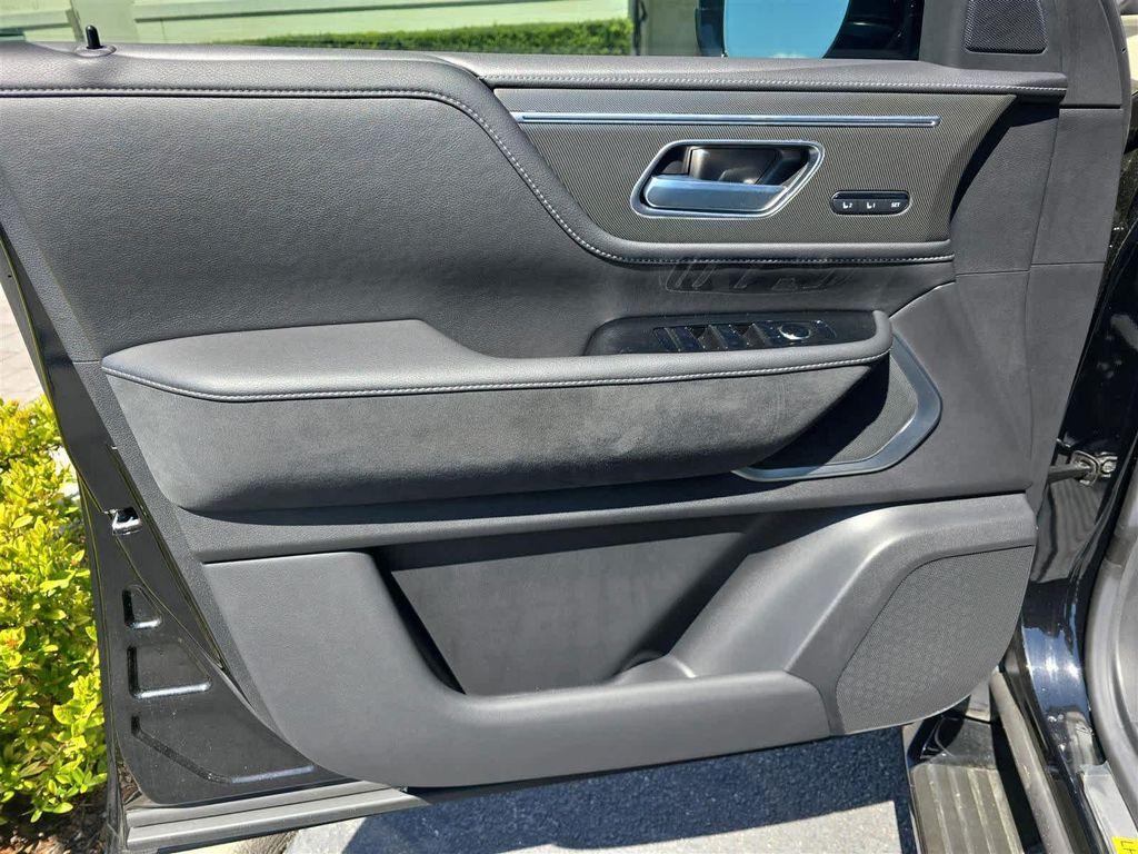 new 2025 INFINITI QX80 car, priced at $72,100