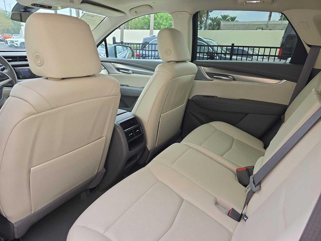 used 2024 Cadillac XT5 car, priced at $39,900