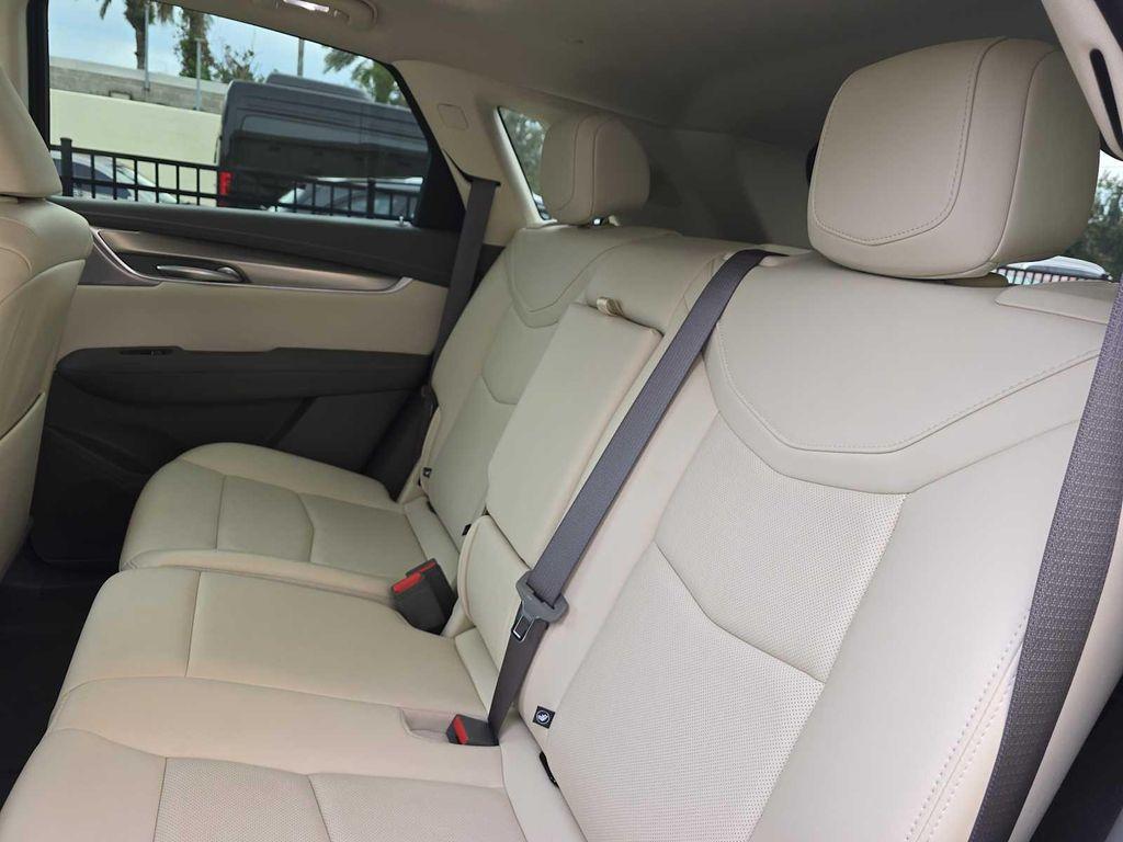 used 2024 Cadillac XT5 car, priced at $39,900