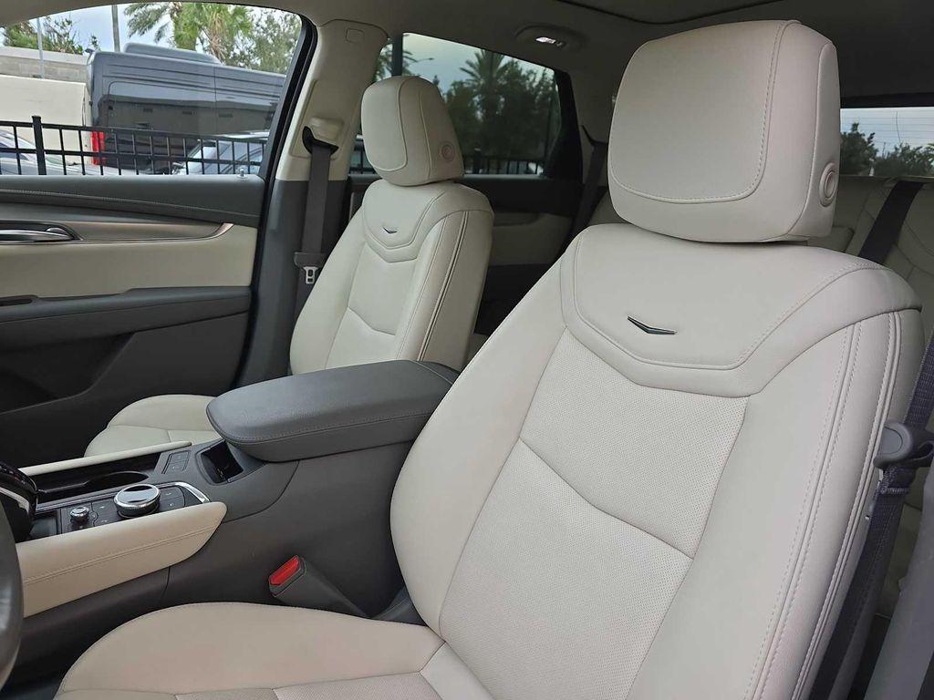used 2024 Cadillac XT5 car, priced at $39,900