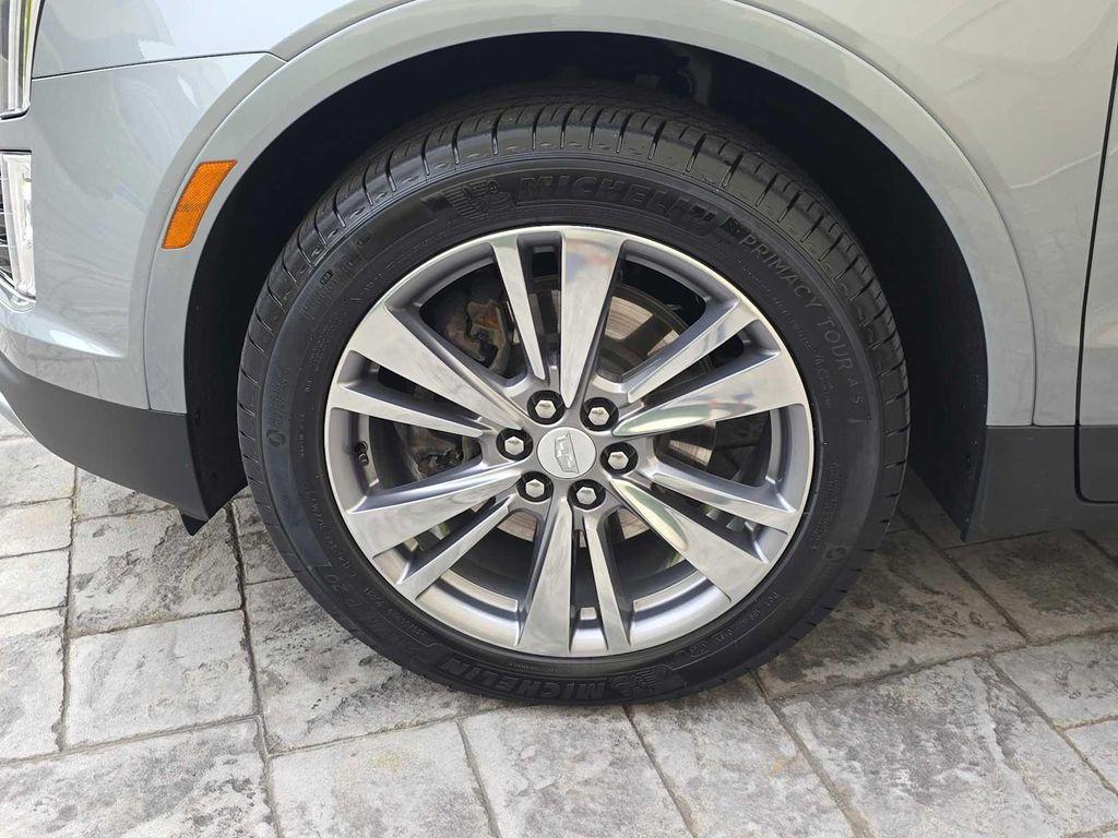 used 2024 Cadillac XT5 car, priced at $39,900