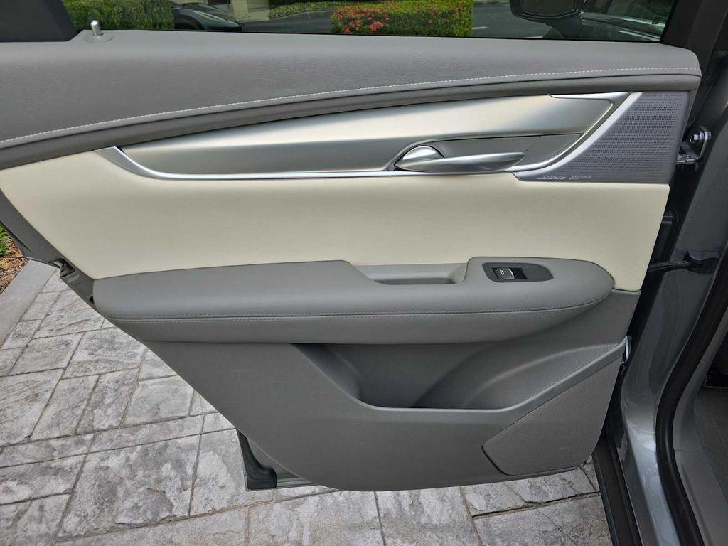 used 2024 Cadillac XT5 car, priced at $39,900