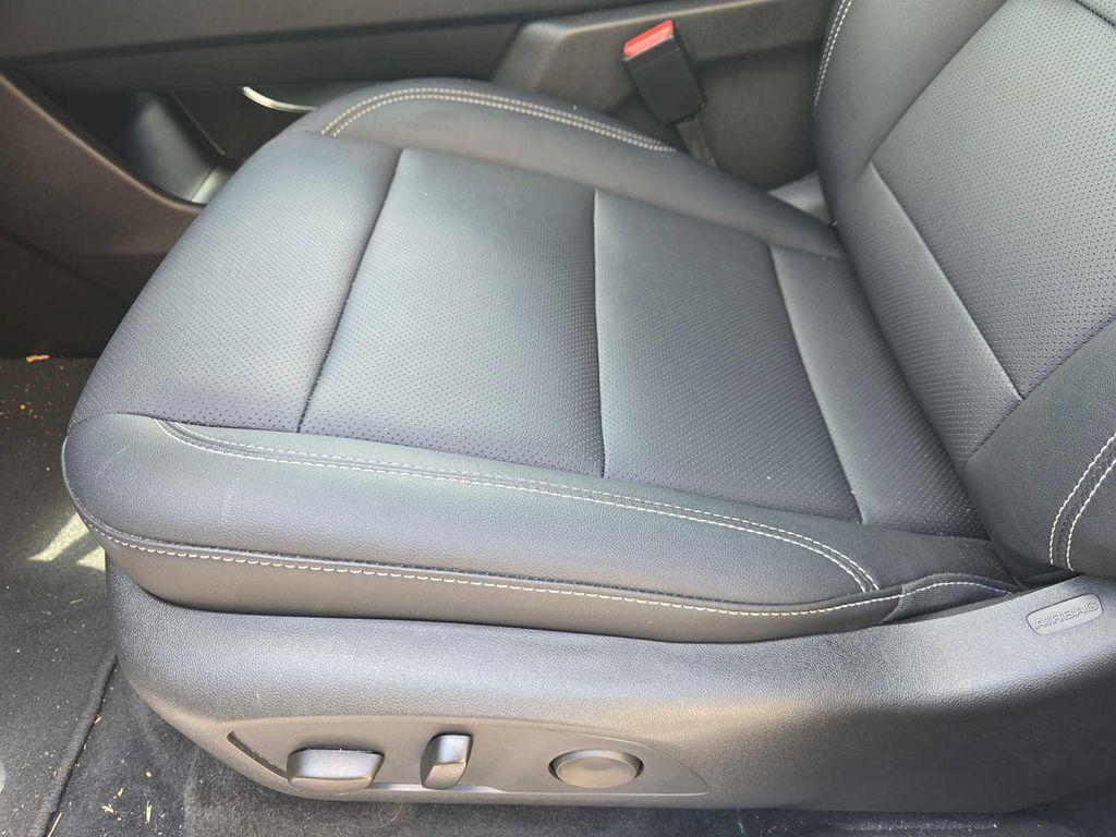 used 2025 Chevrolet Traverse car, priced at $34,900
