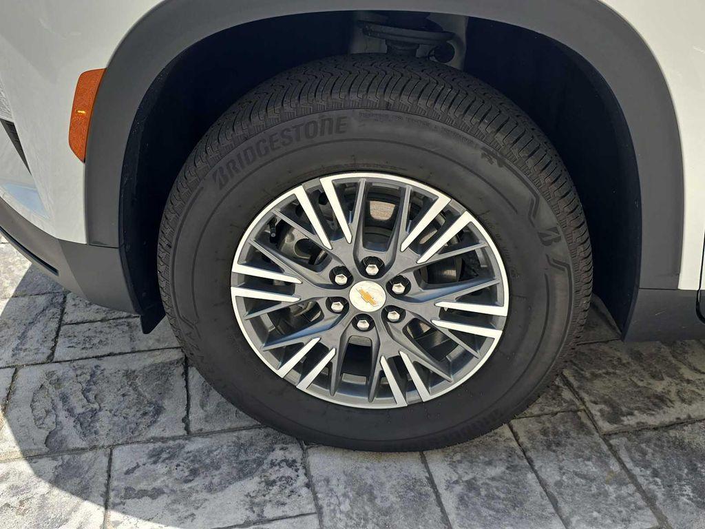used 2025 Chevrolet Traverse car, priced at $34,900