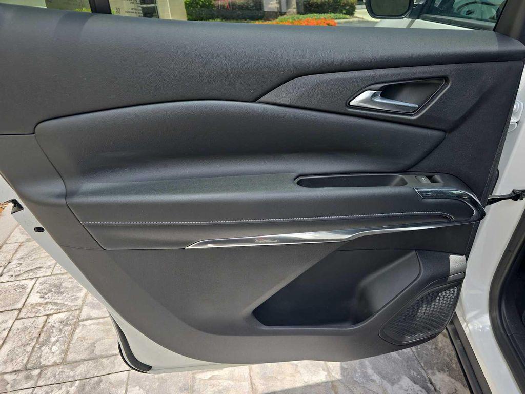 used 2025 Chevrolet Traverse car, priced at $34,900