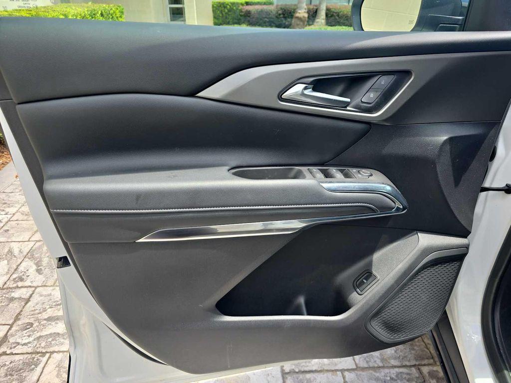 used 2025 Chevrolet Traverse car, priced at $34,900