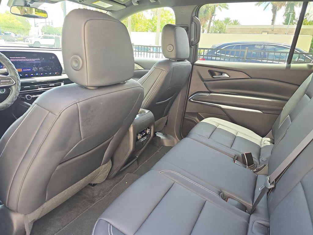 used 2025 Chevrolet Traverse car, priced at $34,900