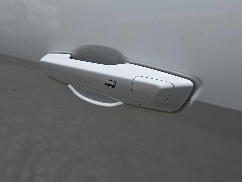 used 2025 Chevrolet Traverse car, priced at $34,900