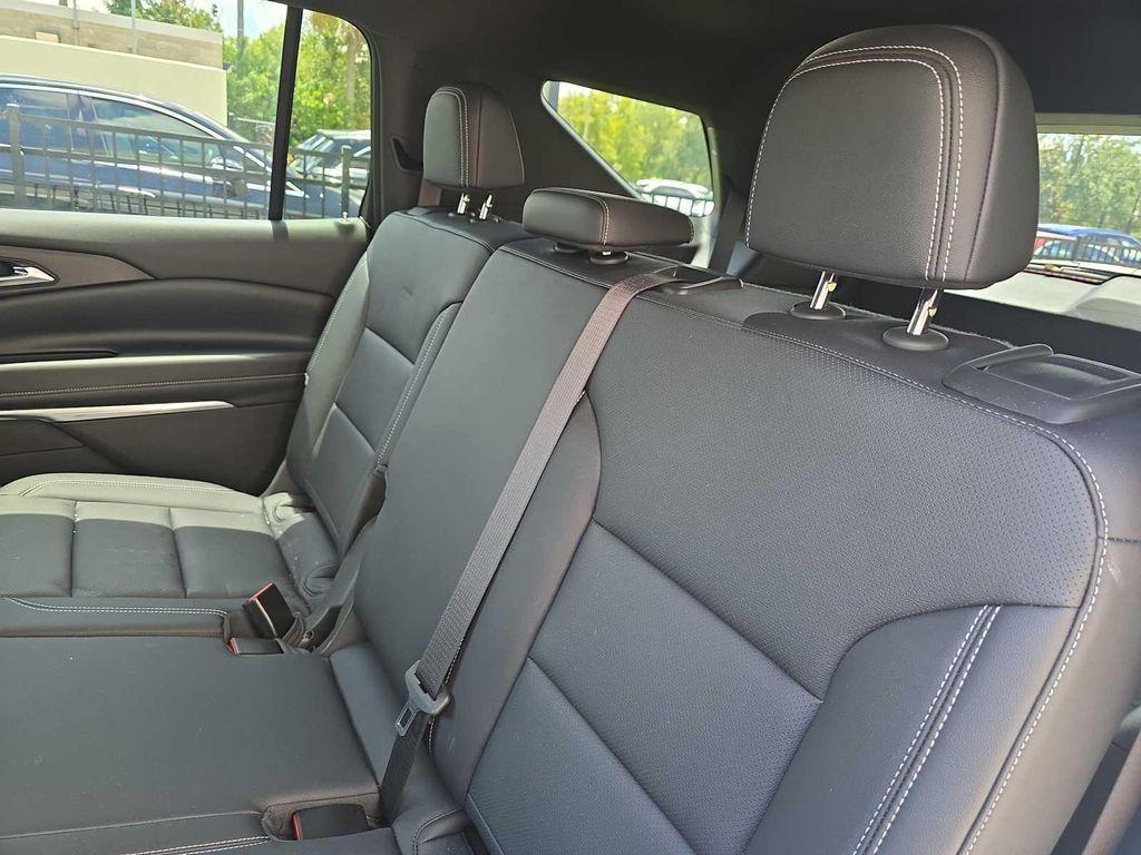 used 2025 Chevrolet Traverse car, priced at $34,900