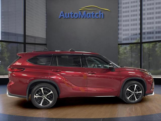 used 2021 Toyota Highlander car, priced at $34,995