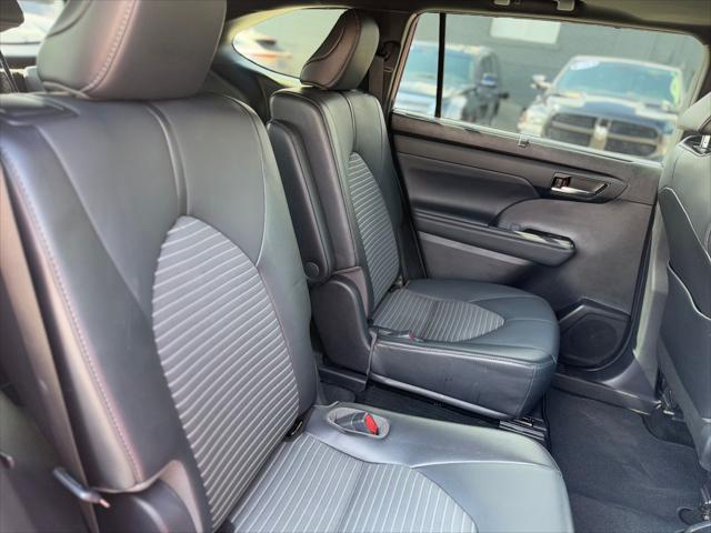 used 2021 Toyota Highlander car, priced at $34,995