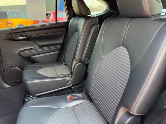 used 2021 Toyota Highlander car, priced at $34,995