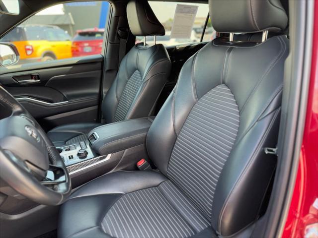 used 2021 Toyota Highlander car, priced at $34,995
