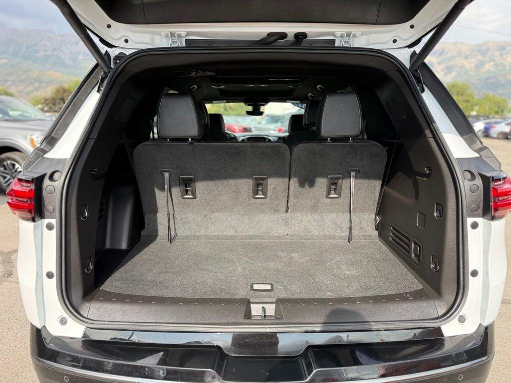 used 2023 Chevrolet Traverse car, priced at $32,995