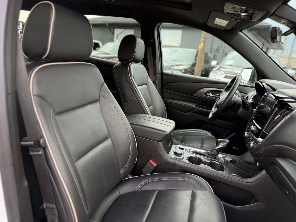 used 2023 Chevrolet Traverse car, priced at $32,995