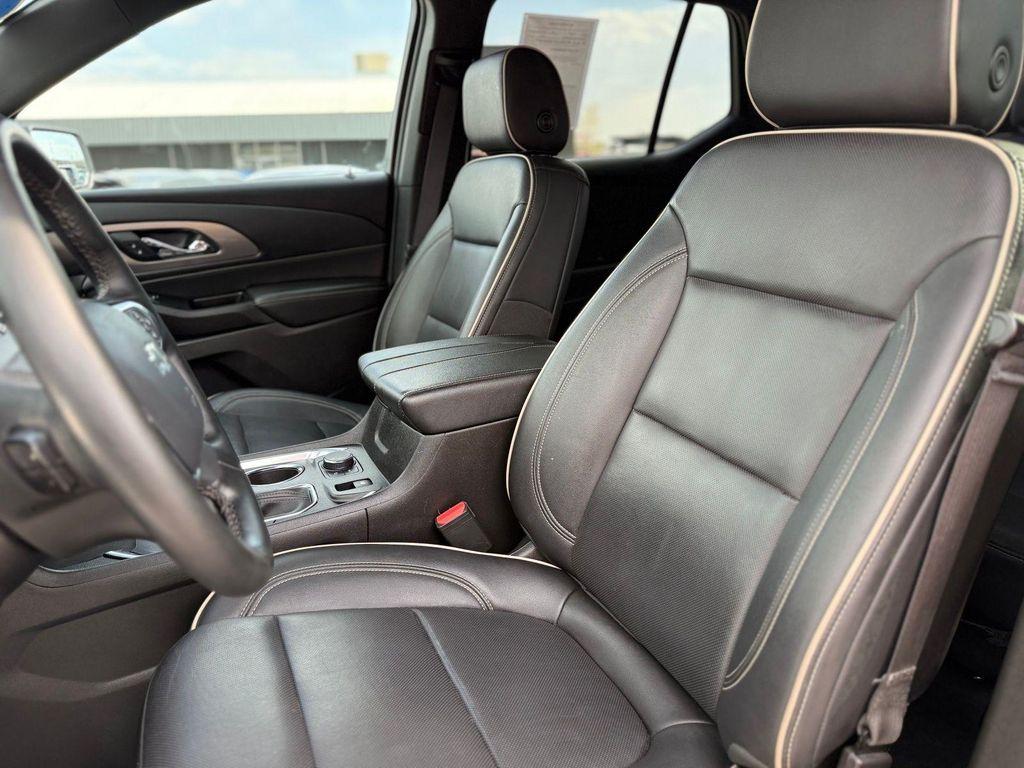 used 2023 Chevrolet Traverse car, priced at $32,995