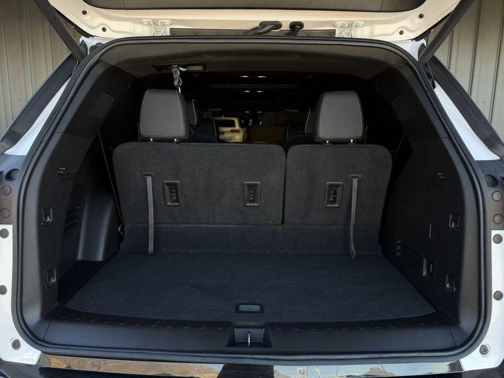 used 2023 Chevrolet Traverse car, priced at $29,995
