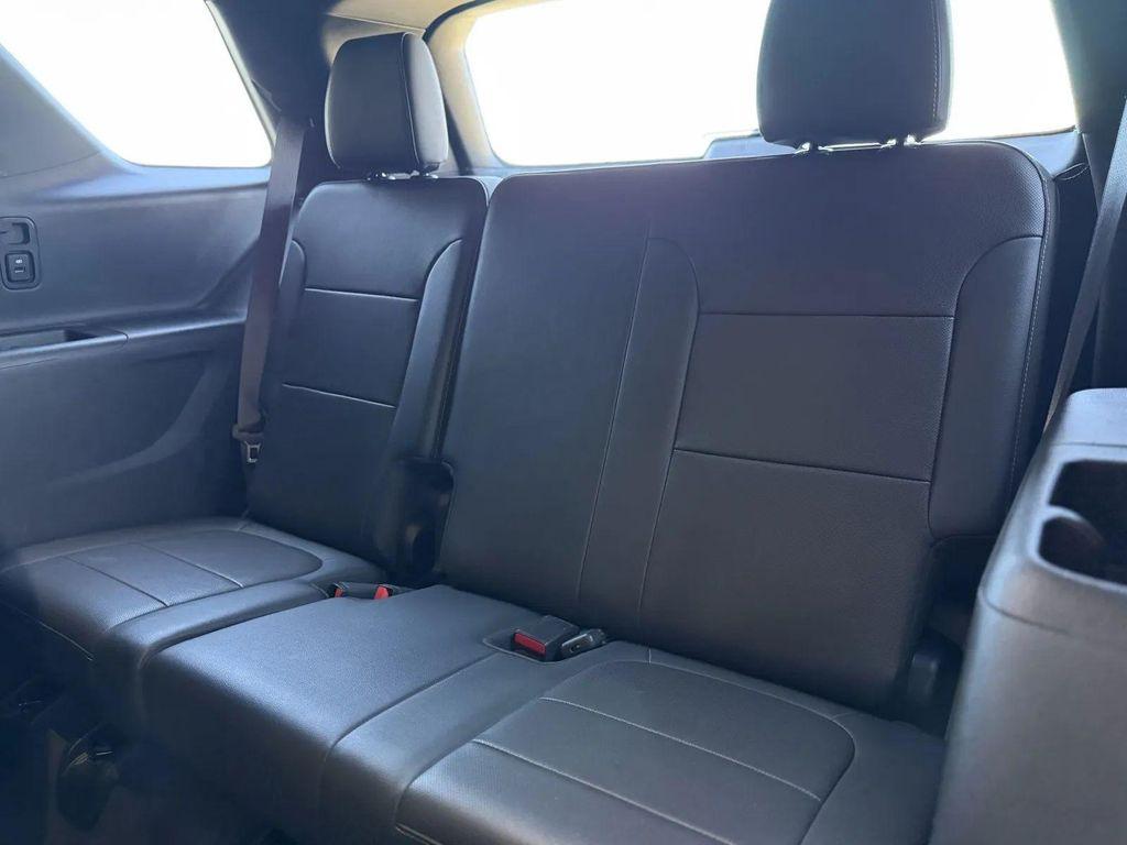 used 2023 Chevrolet Traverse car, priced at $29,995