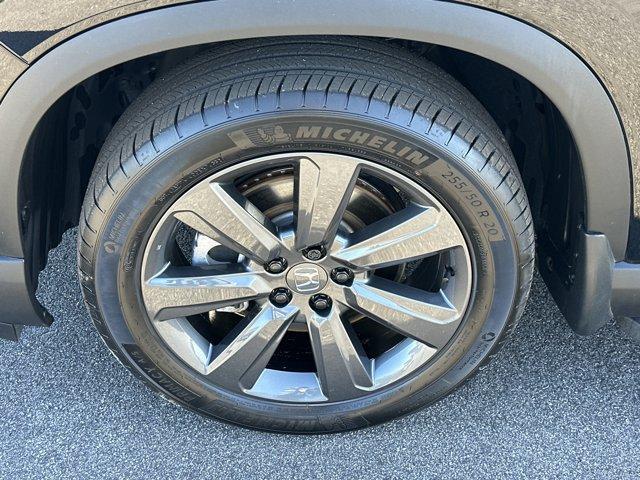 used 2025 Honda Pilot car, priced at $38,424