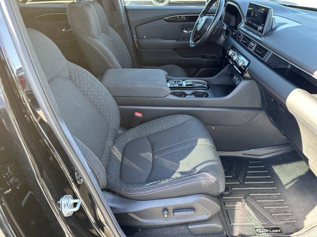 used 2025 Honda Pilot car, priced at $38,424