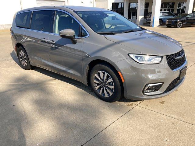 used 2023 Chrysler Pacifica Hybrid car, priced at $22,395
