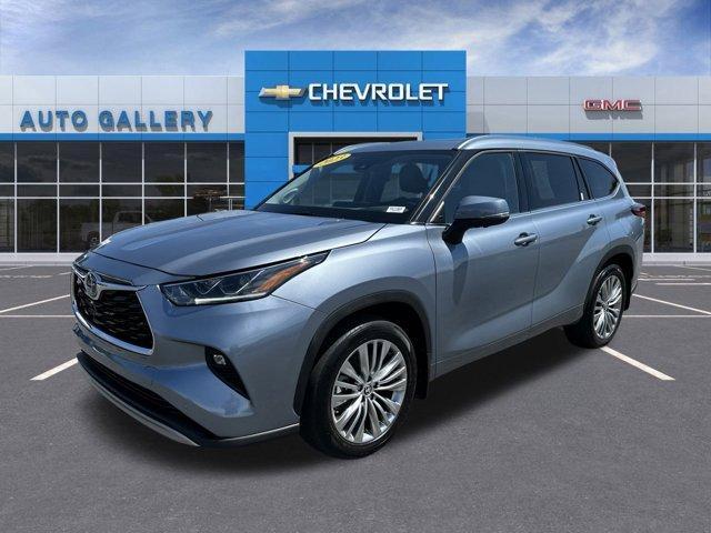 used 2023 Toyota Highlander Hybrid car, priced at $44,111