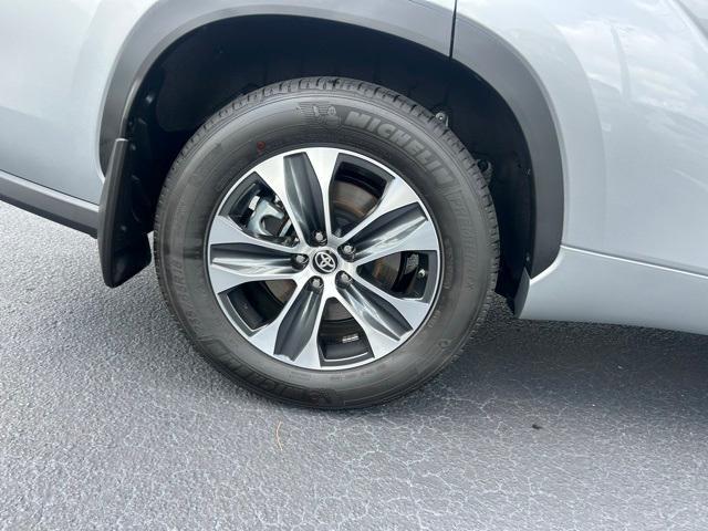 used 2025 Toyota Highlander car, priced at $44,930