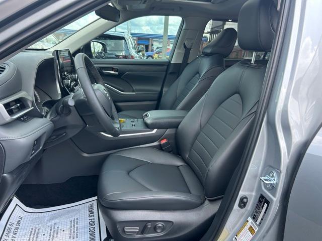 used 2025 Toyota Highlander car, priced at $44,930
