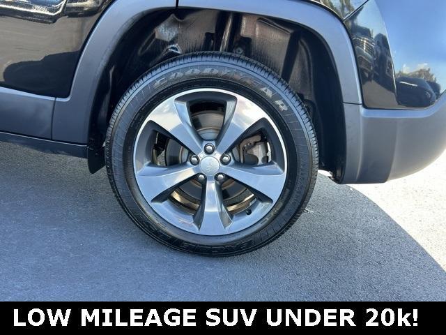 used 2019 Jeep Cherokee car, priced at $19,410