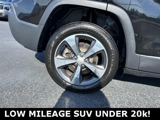 used 2019 Jeep Cherokee car, priced at $19,410