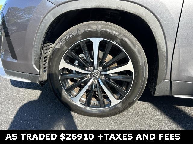 used 2021 Toyota Highlander car, priced at $26,910
