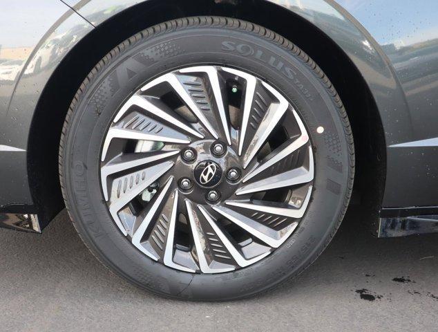 new 2025 Hyundai Sonata Hybrid car, priced at $33,178