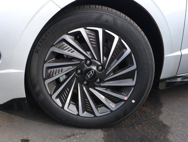 new 2025 Hyundai Sonata Hybrid car, priced at $32,980