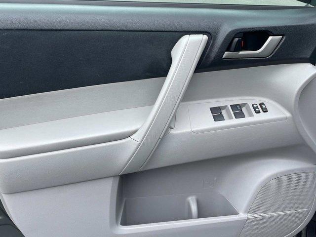 used 2013 Toyota Highlander car, priced at $18,995