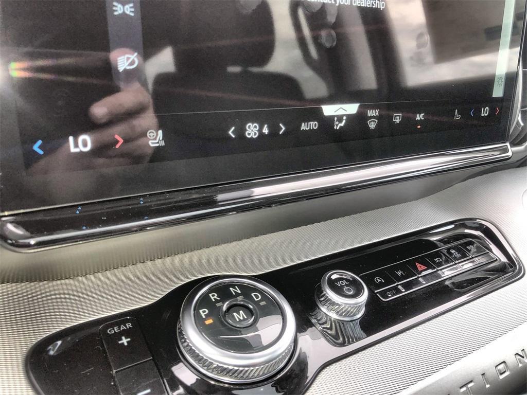 new 2025 Ford Expedition car, priced at $68,885