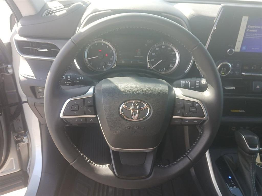 used 2023 Toyota Highlander car, priced at $39,979