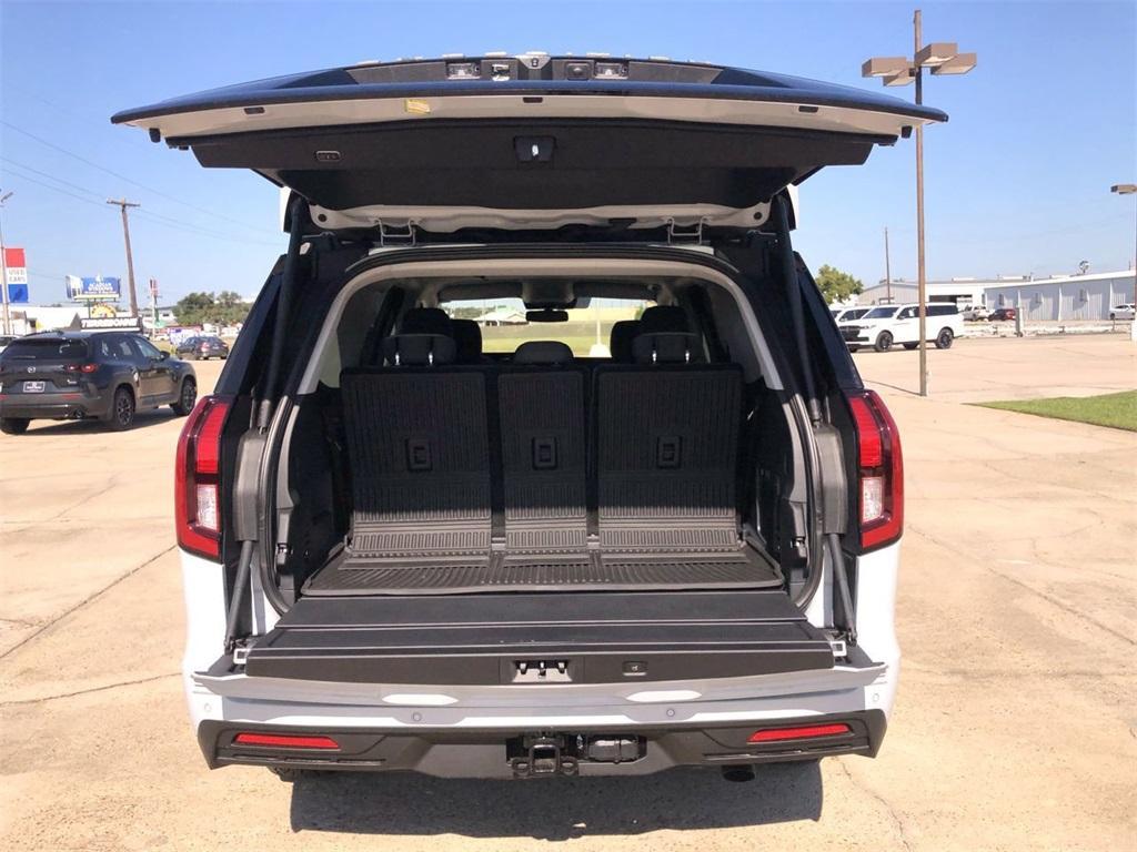 new 2025 Ford Expedition car, priced at $65,505