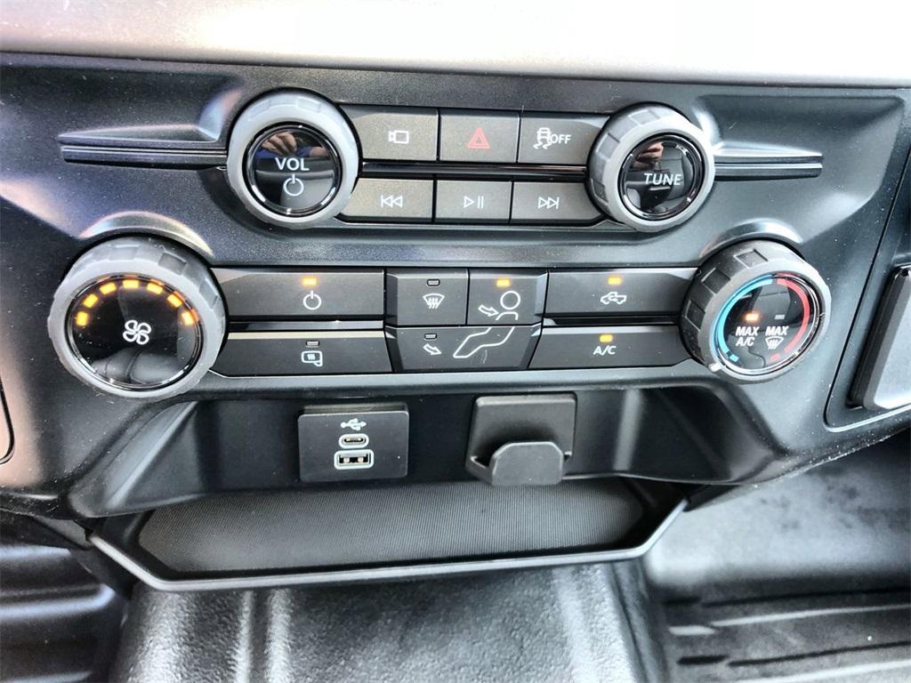 new 2025 Ford F-150 car, priced at $38,956