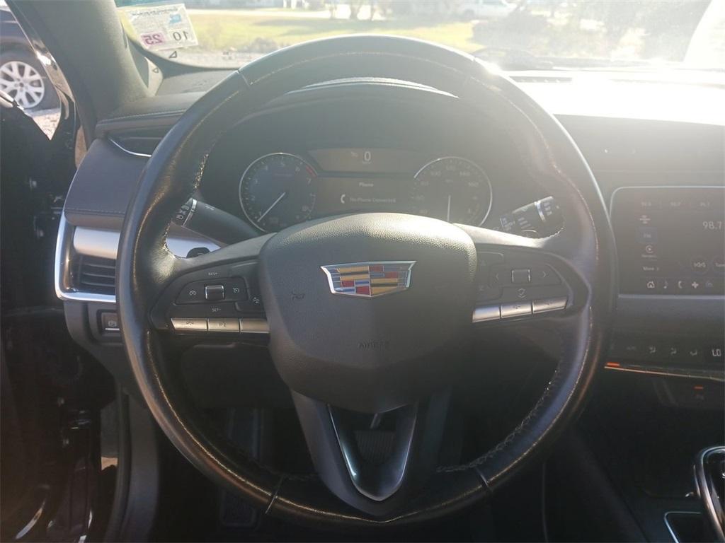 used 2022 Cadillac XT4 car, priced at $24,497