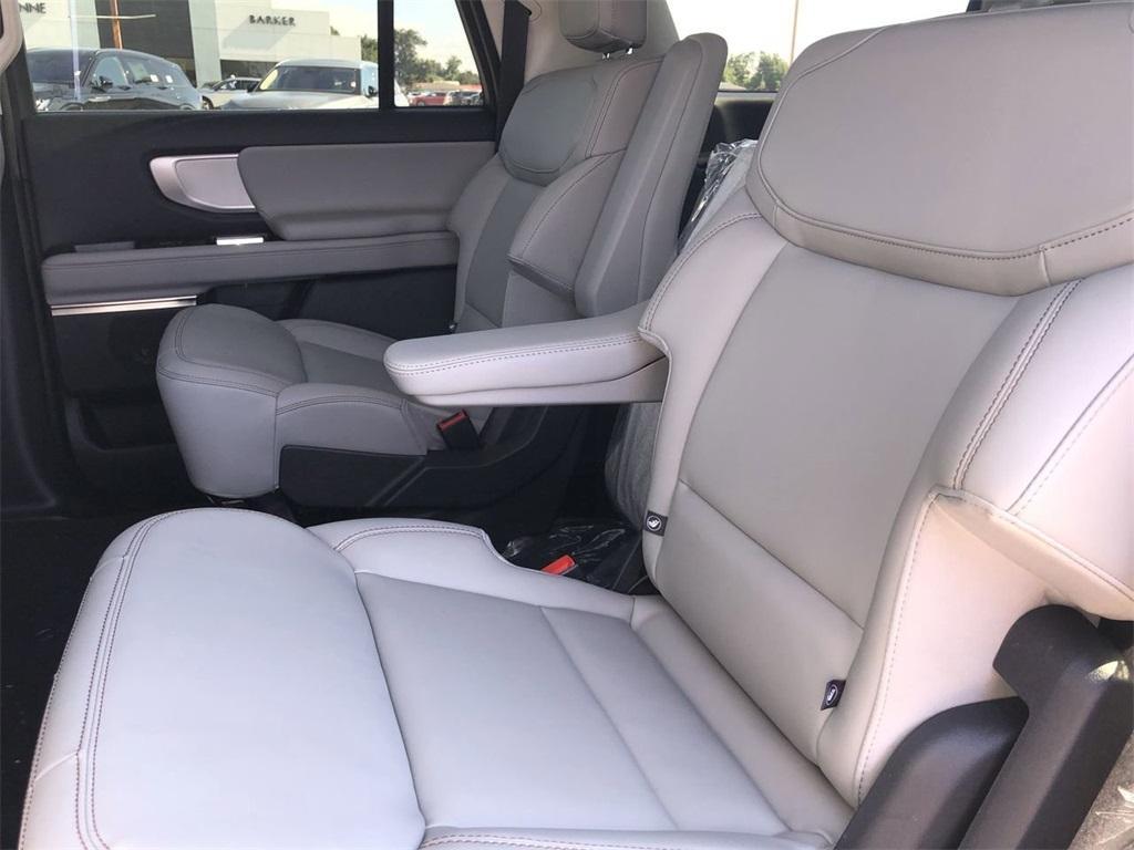 new 2025 Ford Expedition Max car, priced at $72,425