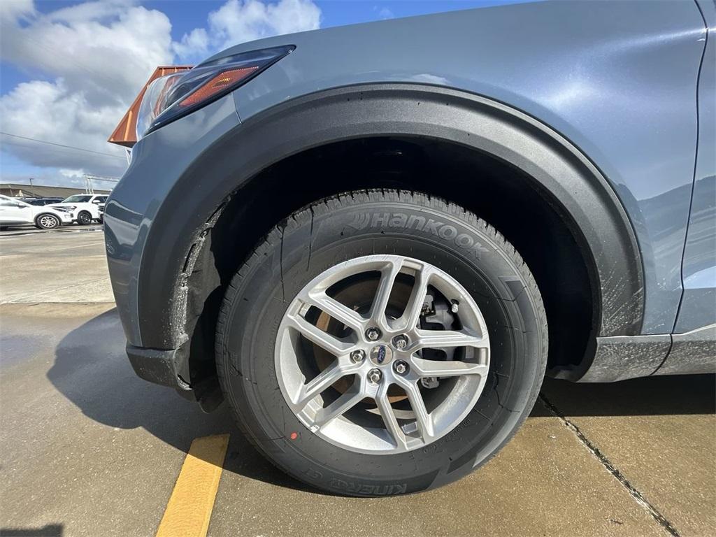 new 2025 Ford Explorer car, priced at $38,900