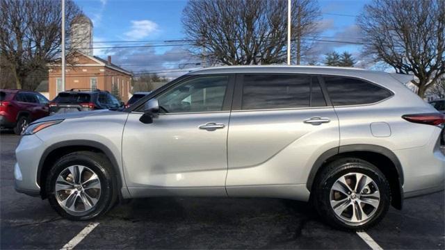 used 2024 Toyota Highlander car, priced at $41,995