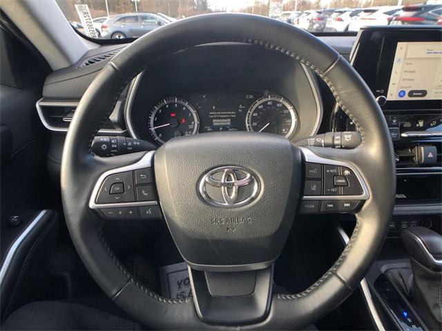 used 2024 Toyota Highlander car, priced at $41,995