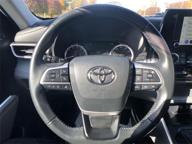 used 2023 Toyota Highlander car, priced at $34,995