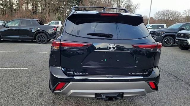 new 2025 Toyota Highlander car, priced at $55,112